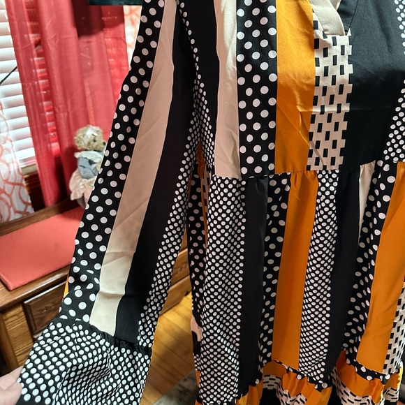 Woman’s midi dress can be worn with leggings or alone beautiful fall colors - Picture 2 of 2